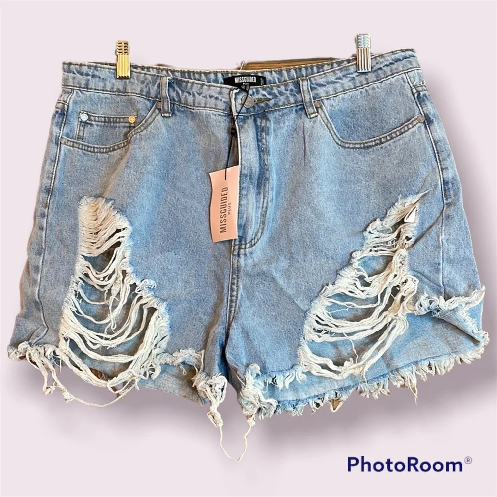 MISSGUIDED *NWT* Riot High Rise Mom Shorts